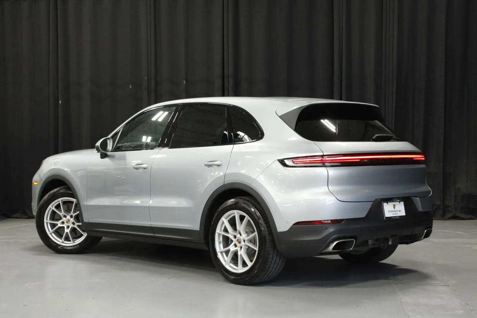 2025 Porsche Cayenne Base photo 3