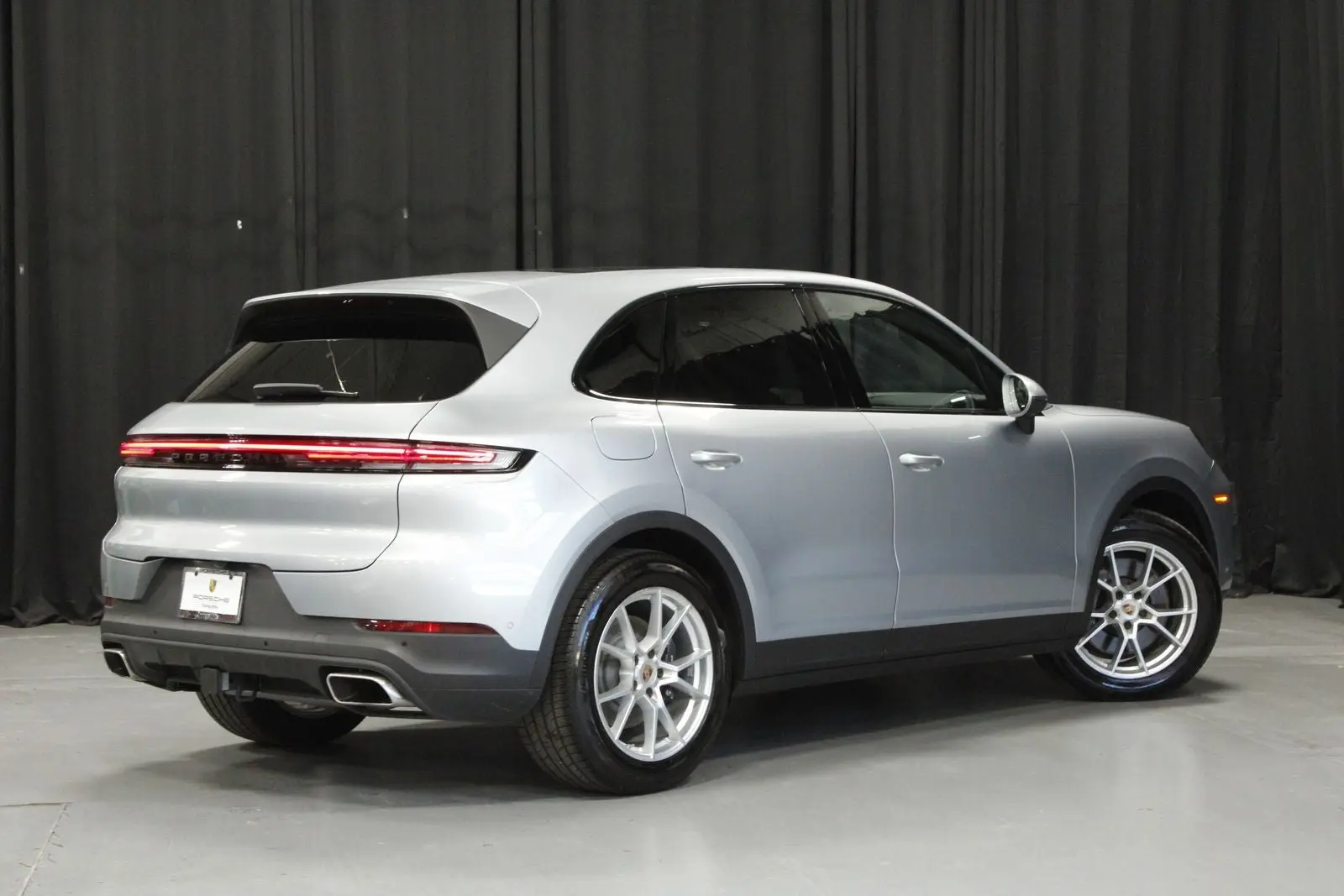 2025 Porsche Cayenne Base photo 5