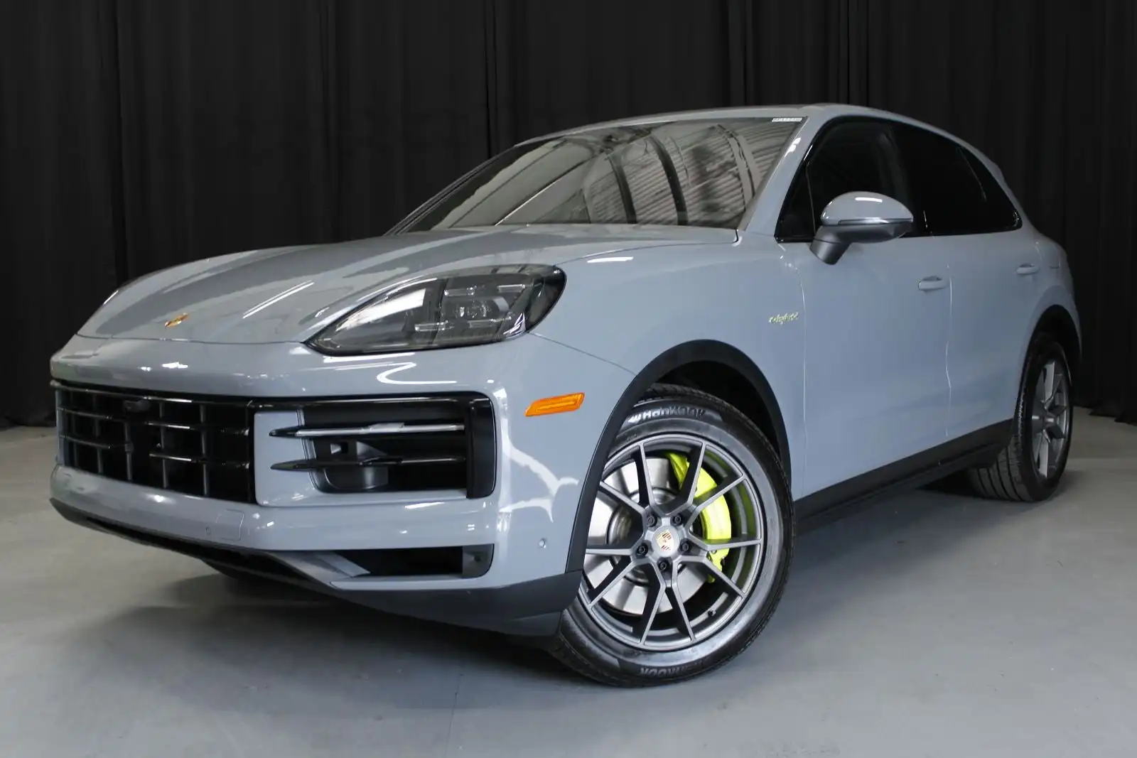2026 Porsche Cayenne E-Hybrid's photo