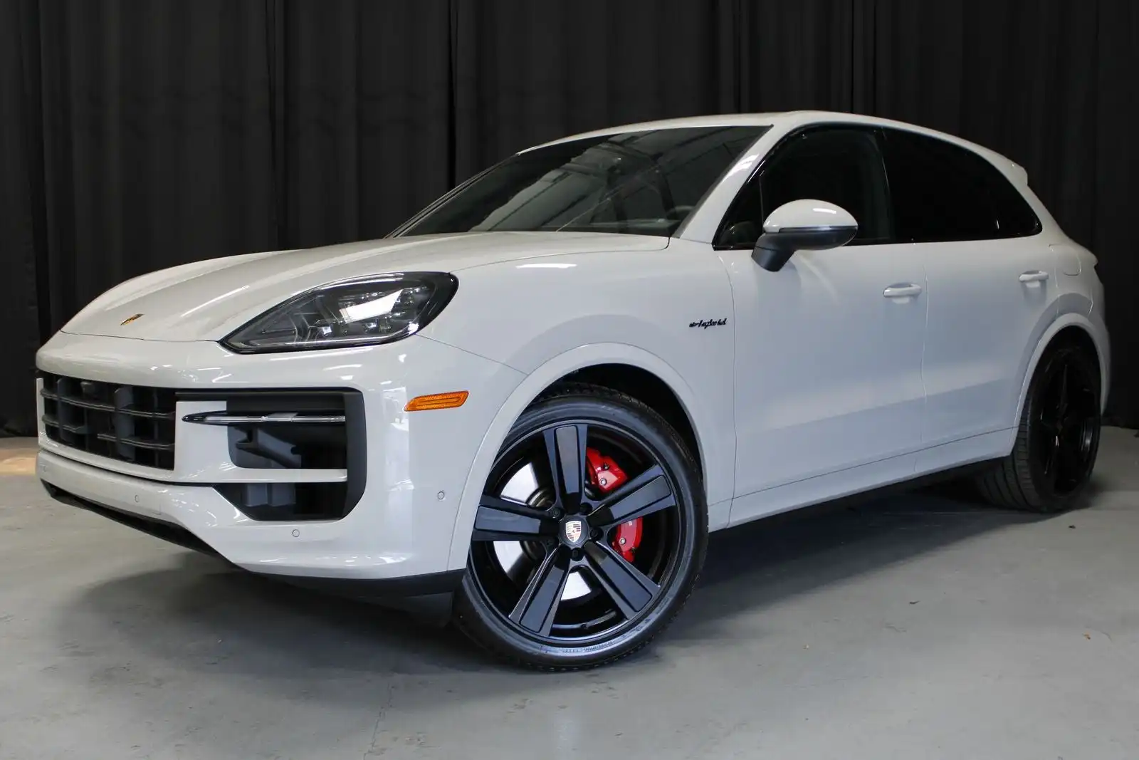 2026 Porsche Cayenne S E-Hybrid's photo