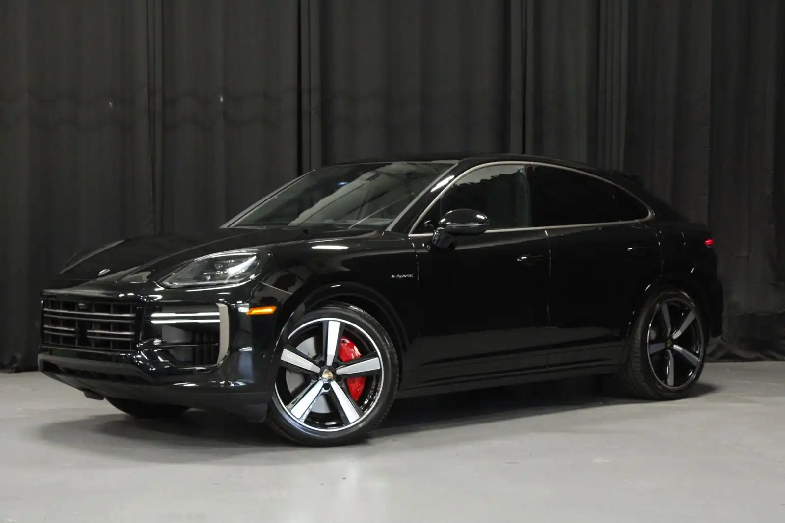 2025 Porsche Cayenne Turbo E-Hybrid's photo