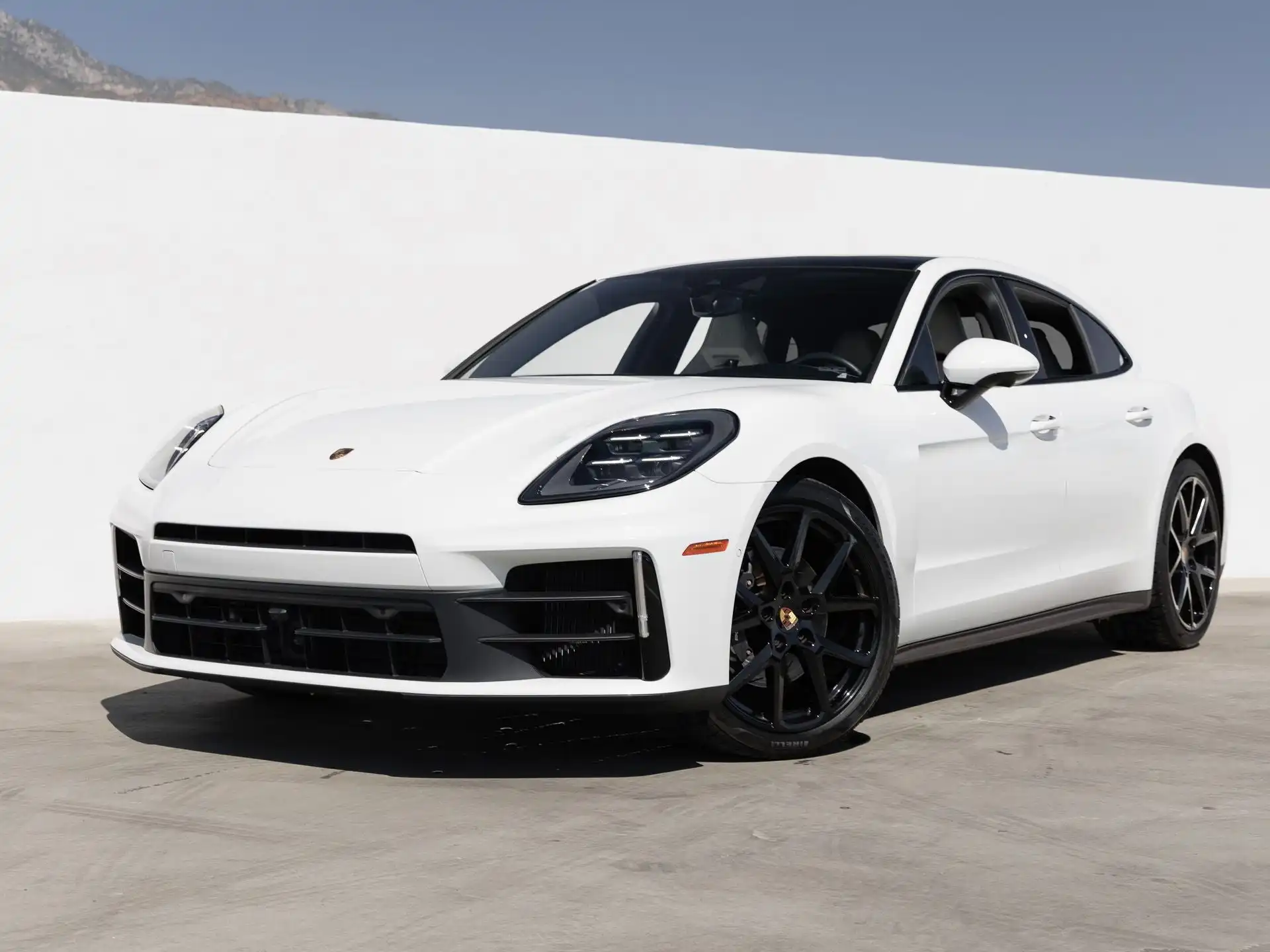 2025 Porsche Panamera 4's photo