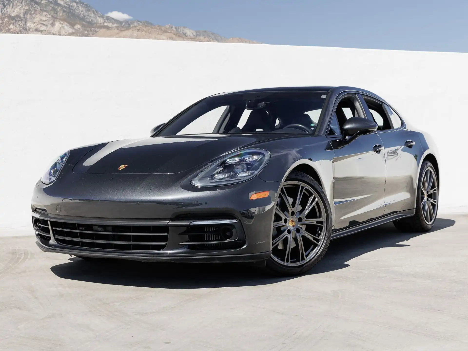 2018 Porsche Panamera 4S's photo