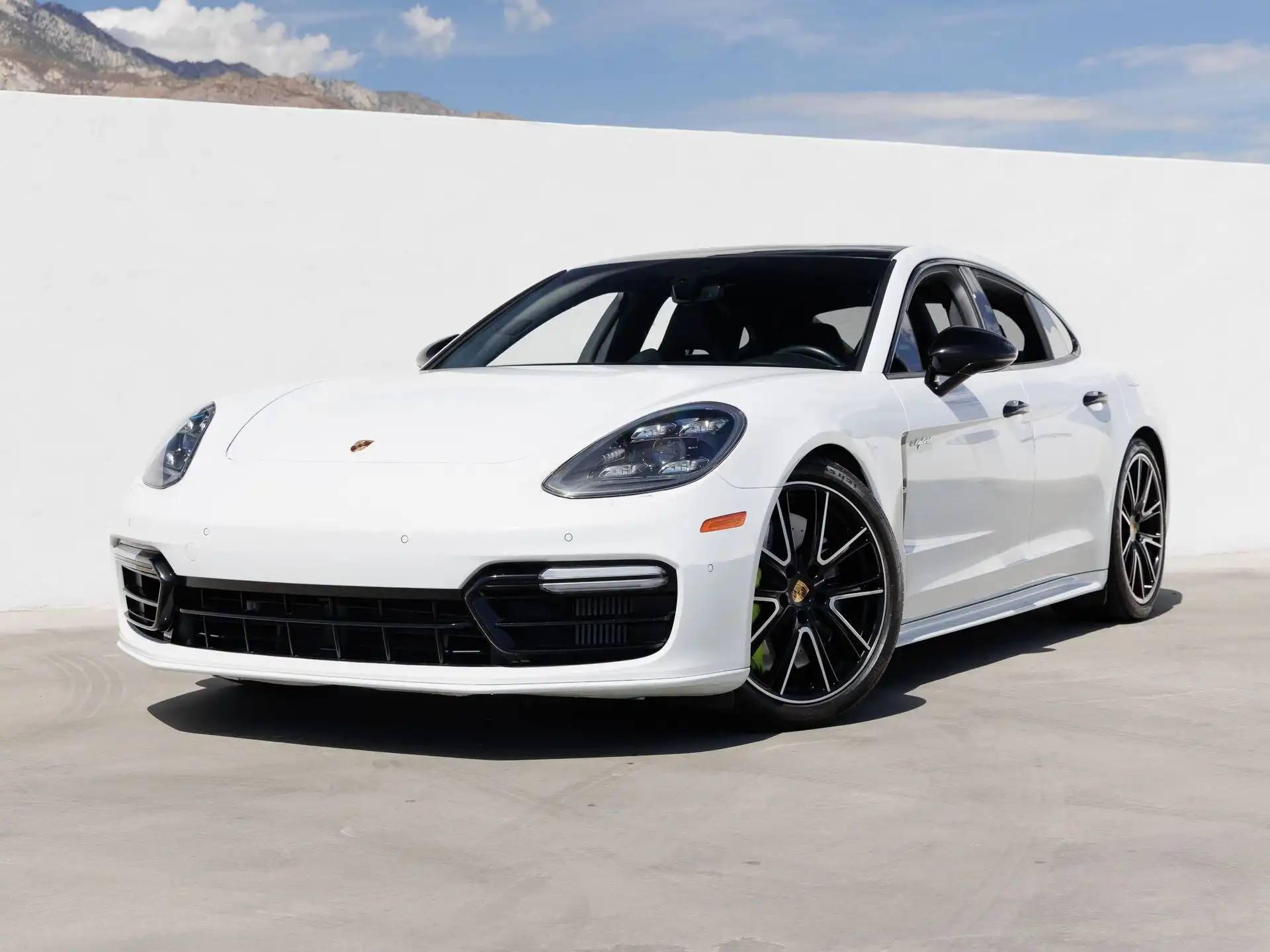 2018 Porsche Panamera Turbo S E-Hybrid's photo