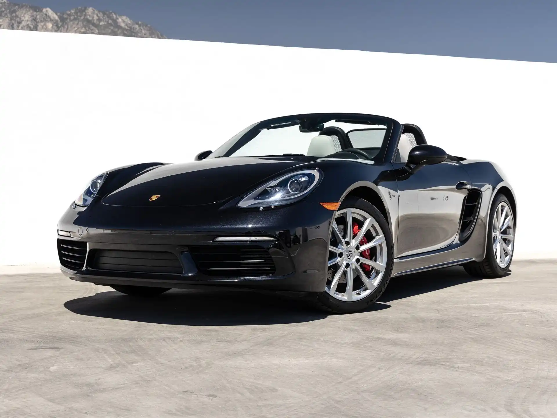2025 Porsche 718 Boxster S's photo