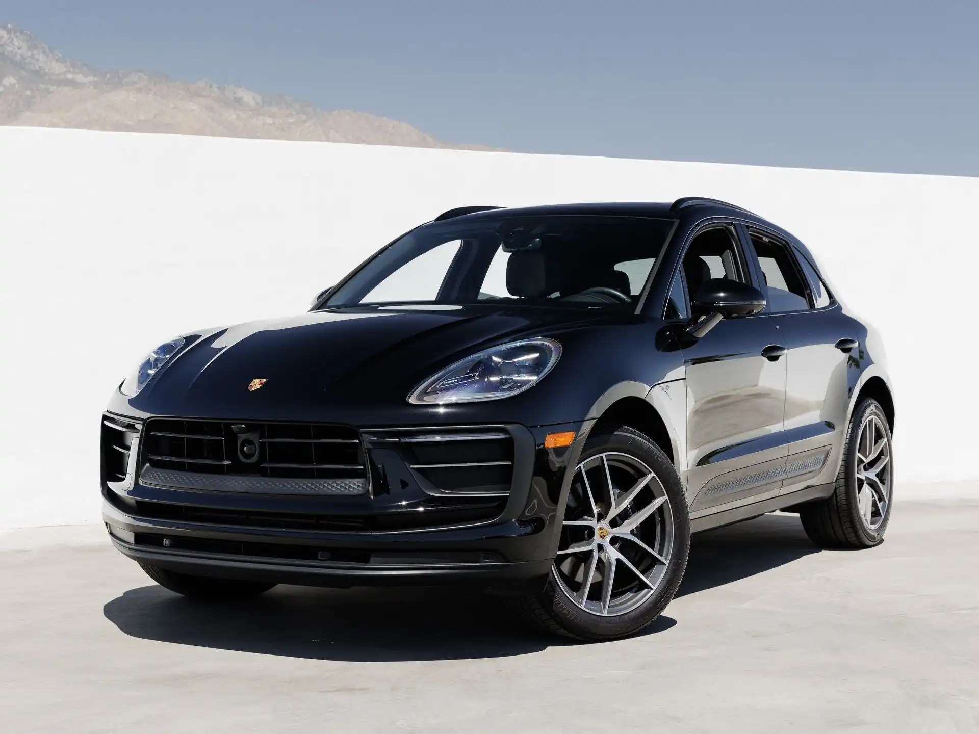 2026 Porsche Macan Base's photo