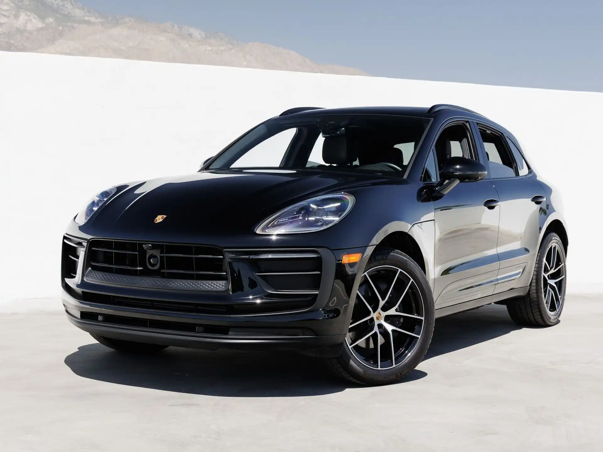 2025 Porsche Macan Base's photo