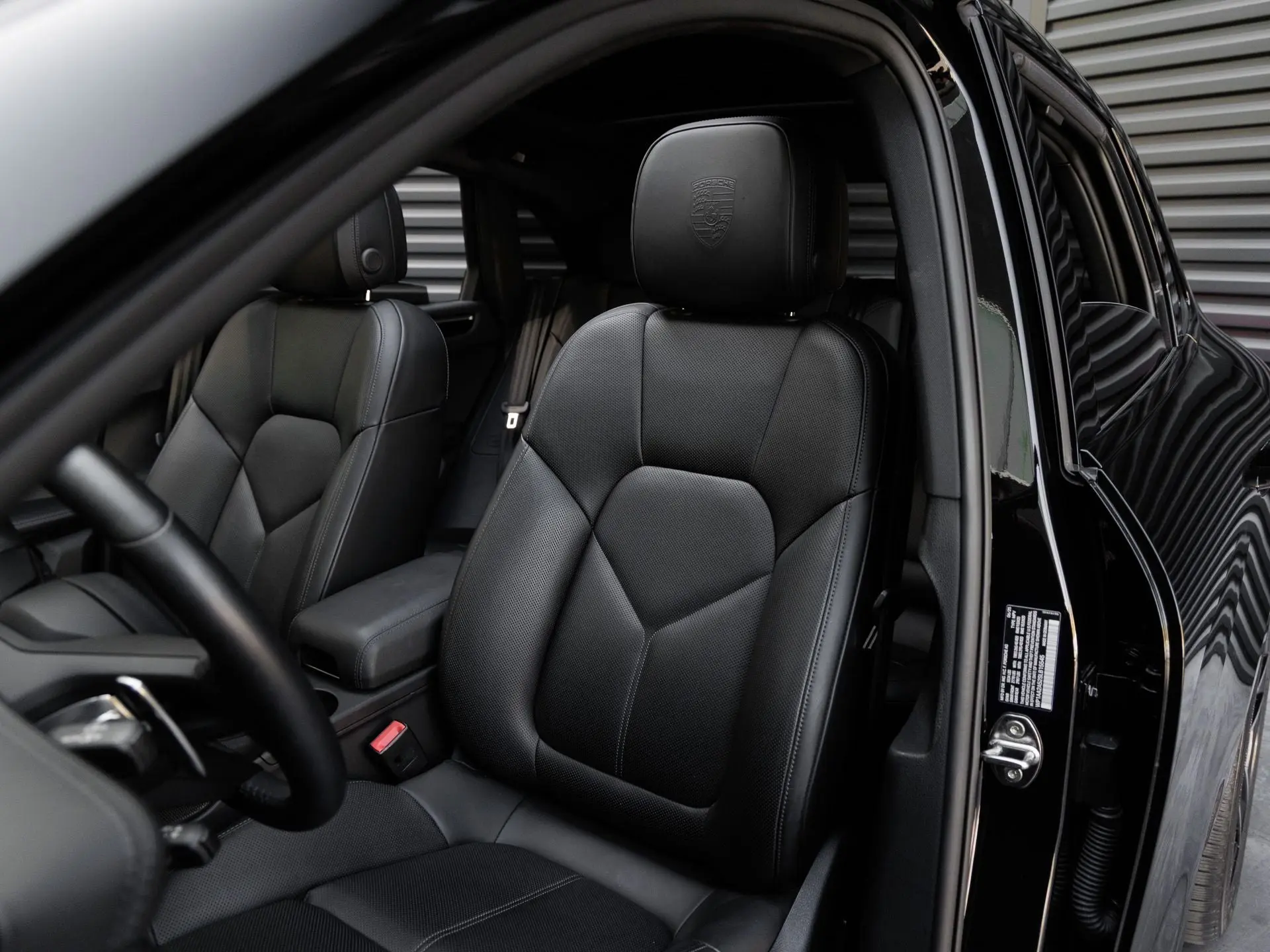 2025 Porsche Macan Base photo 5