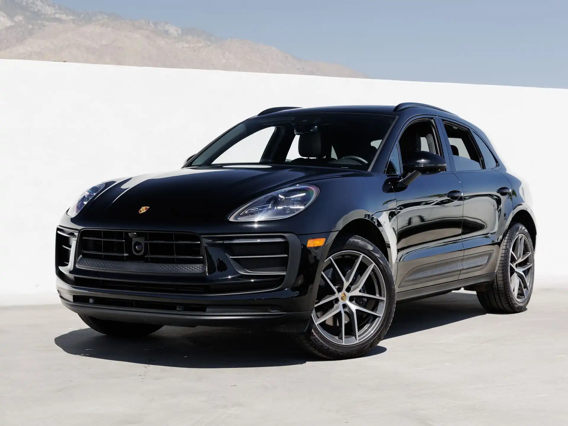 2026 Porsche Macan Base's photo