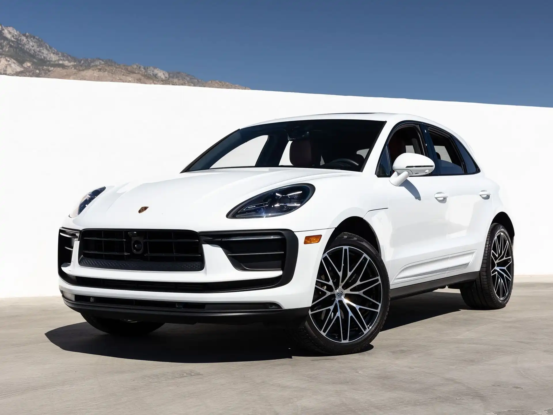 2026 Porsche Macan Base's photo
