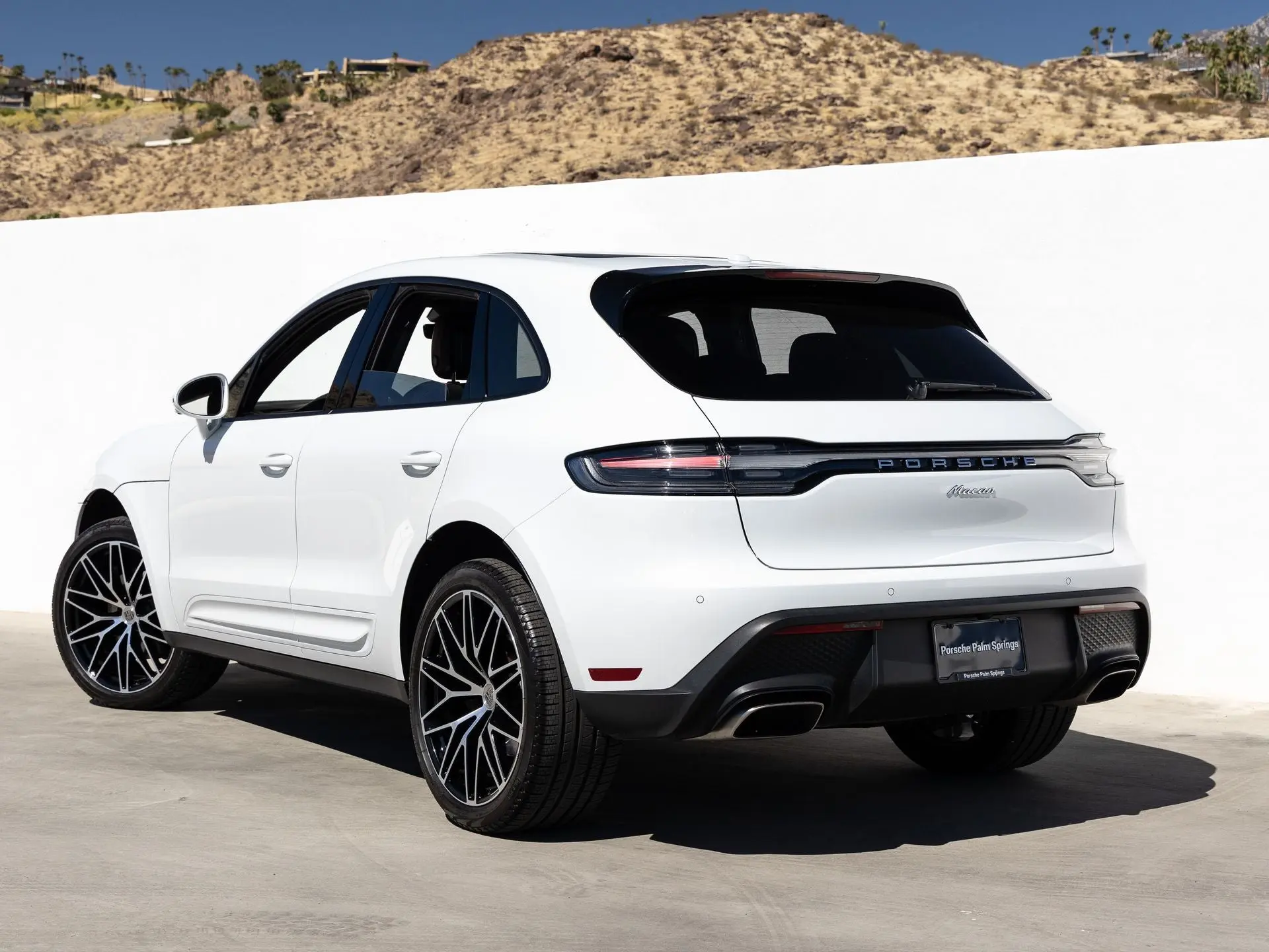 2026 Porsche Macan Base photo 3