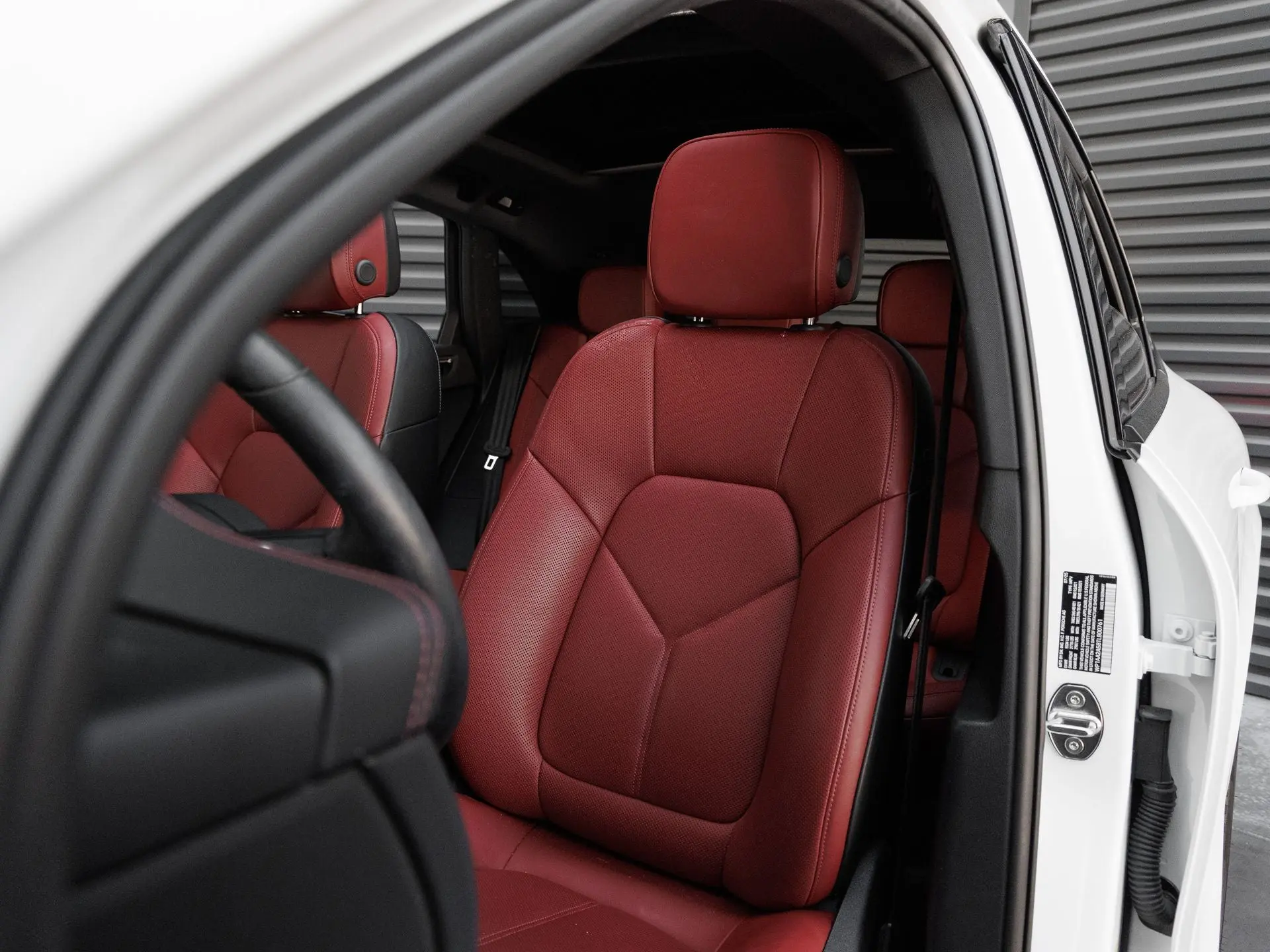 2026 Porsche Macan Base photo 5