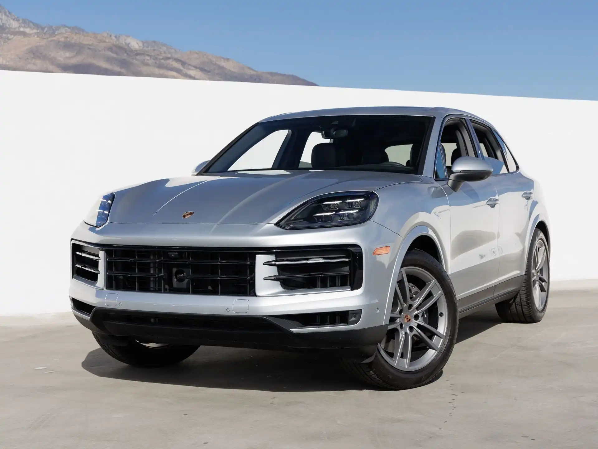 2025 Porsche Cayenne Base's photo