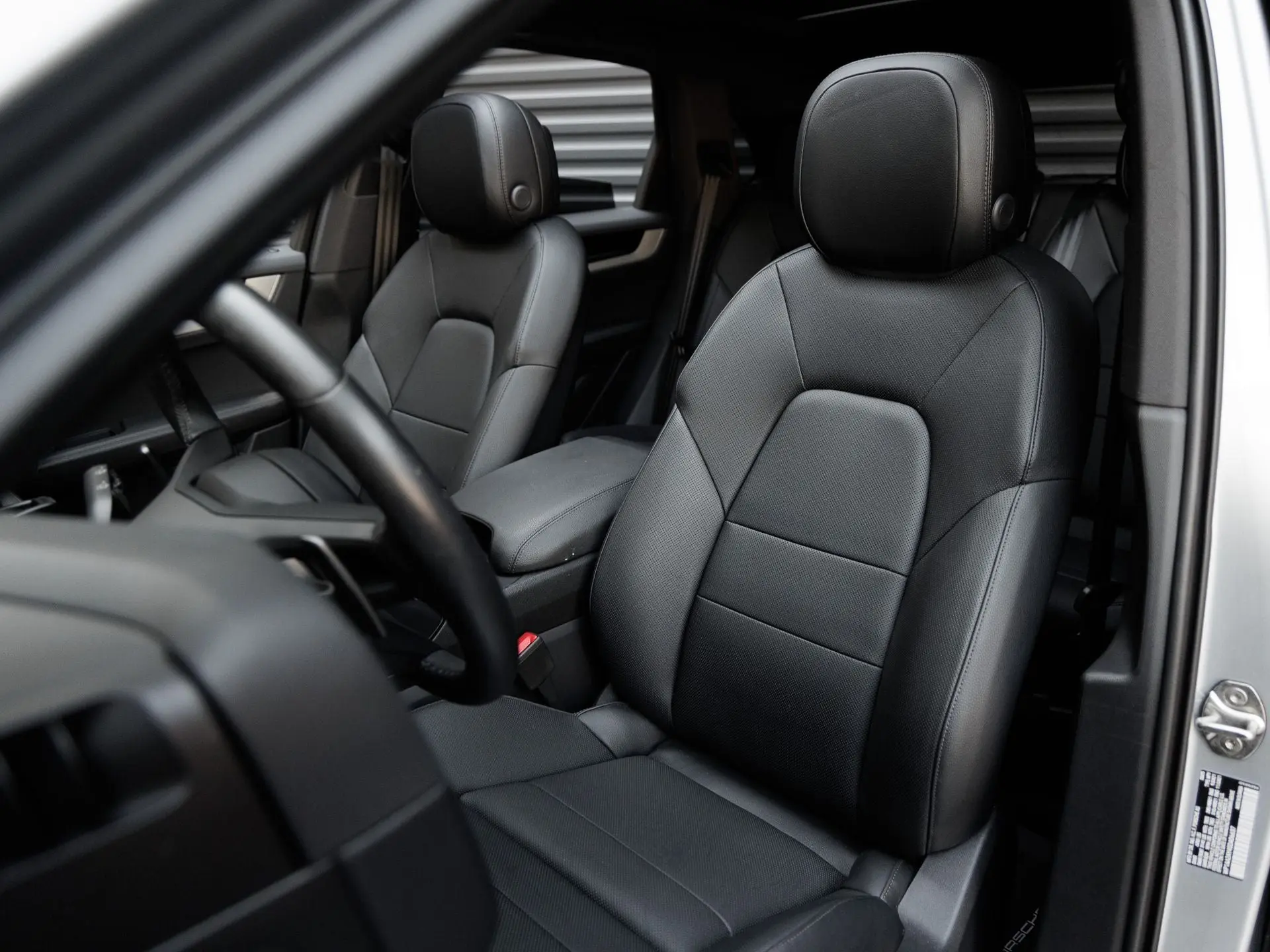 2025 Porsche Cayenne Base photo 5