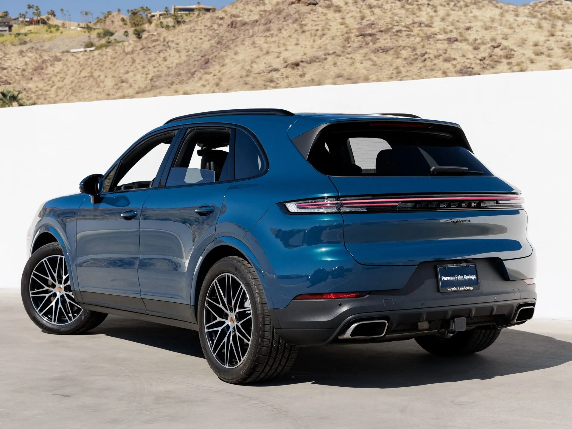 2025 Porsche Cayenne Base photo 3