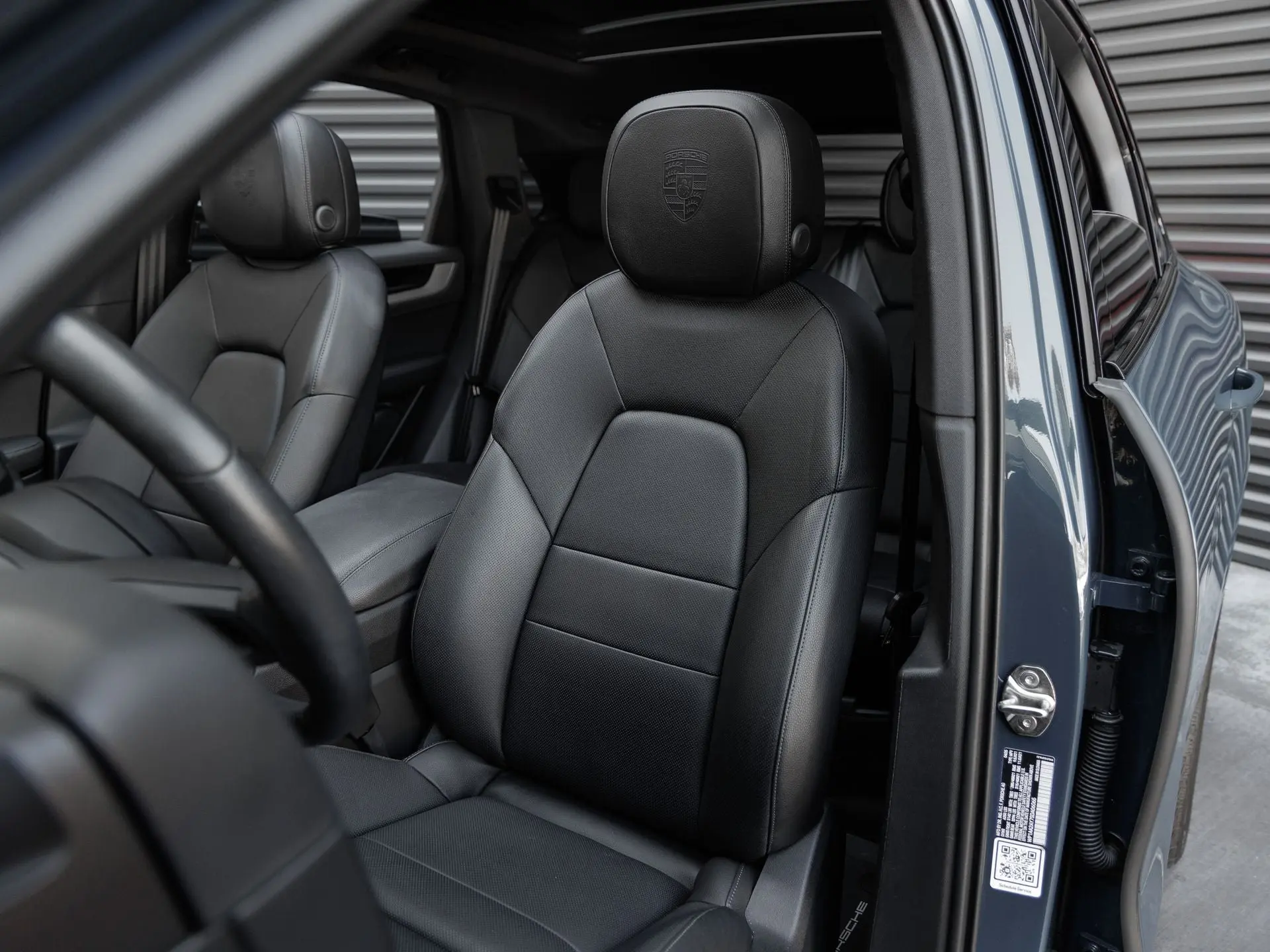2025 Porsche Cayenne Base photo 5