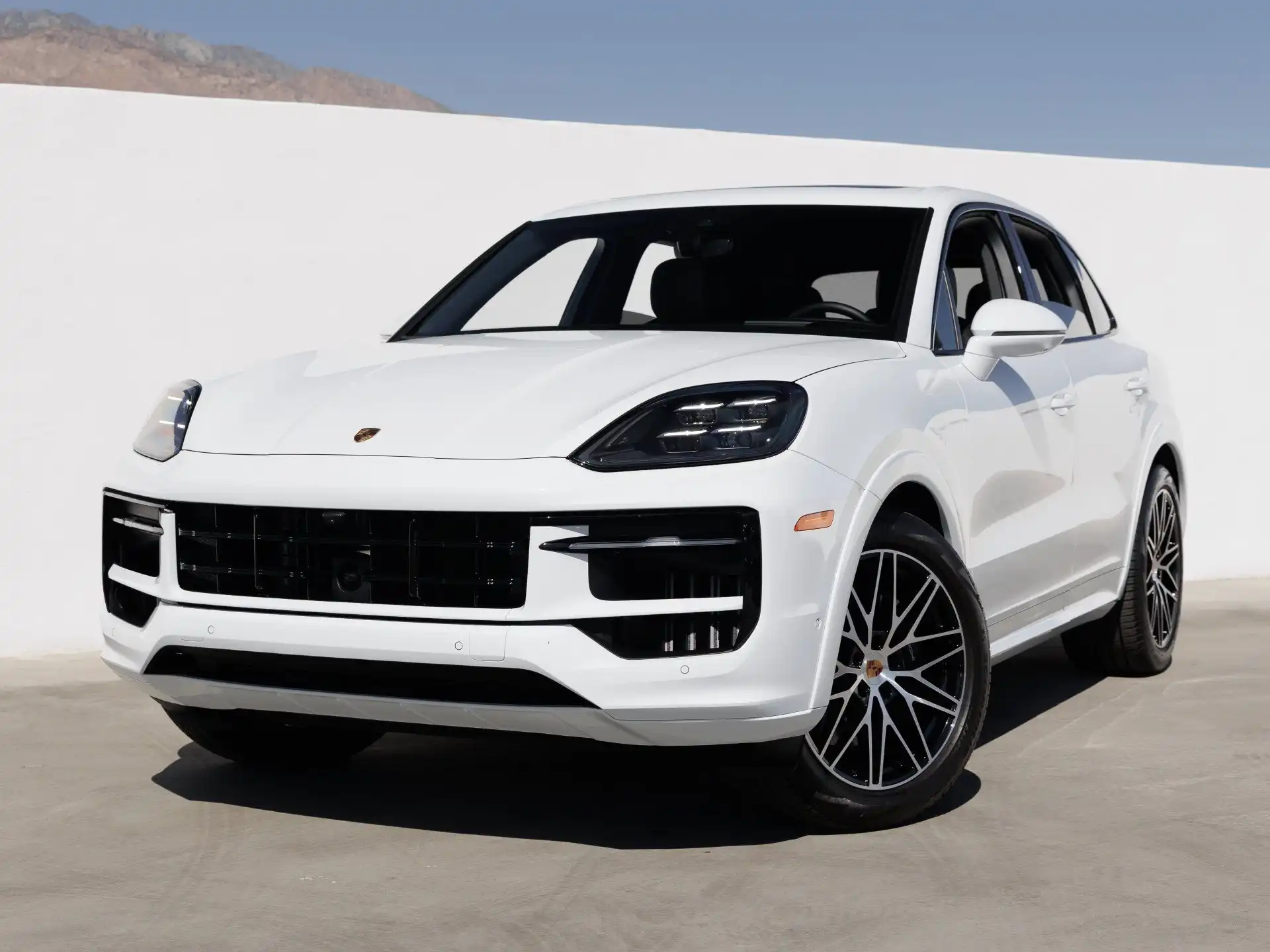 2025 Porsche Cayenne Base's photo