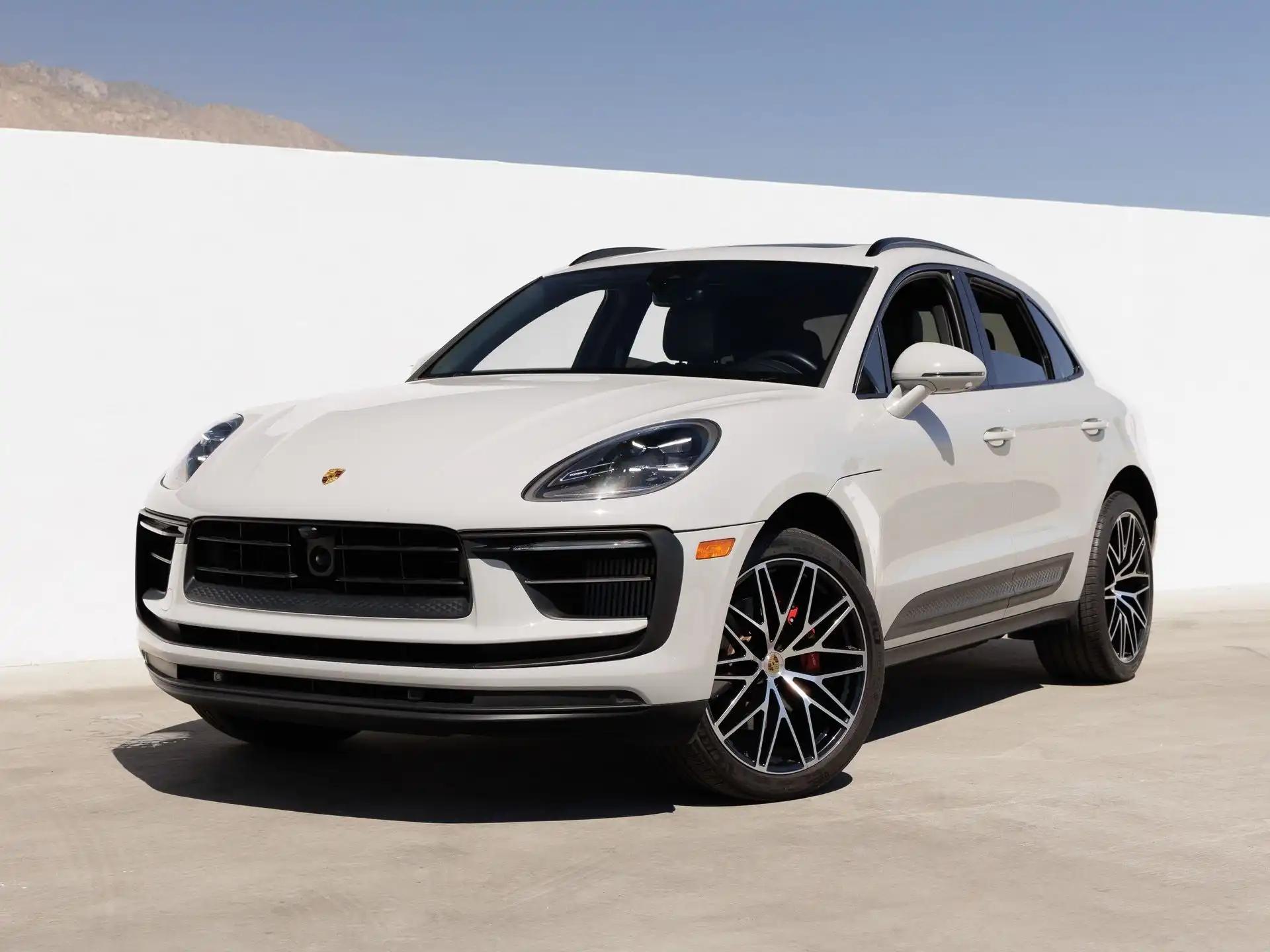 2023 Porsche Macan S's photo