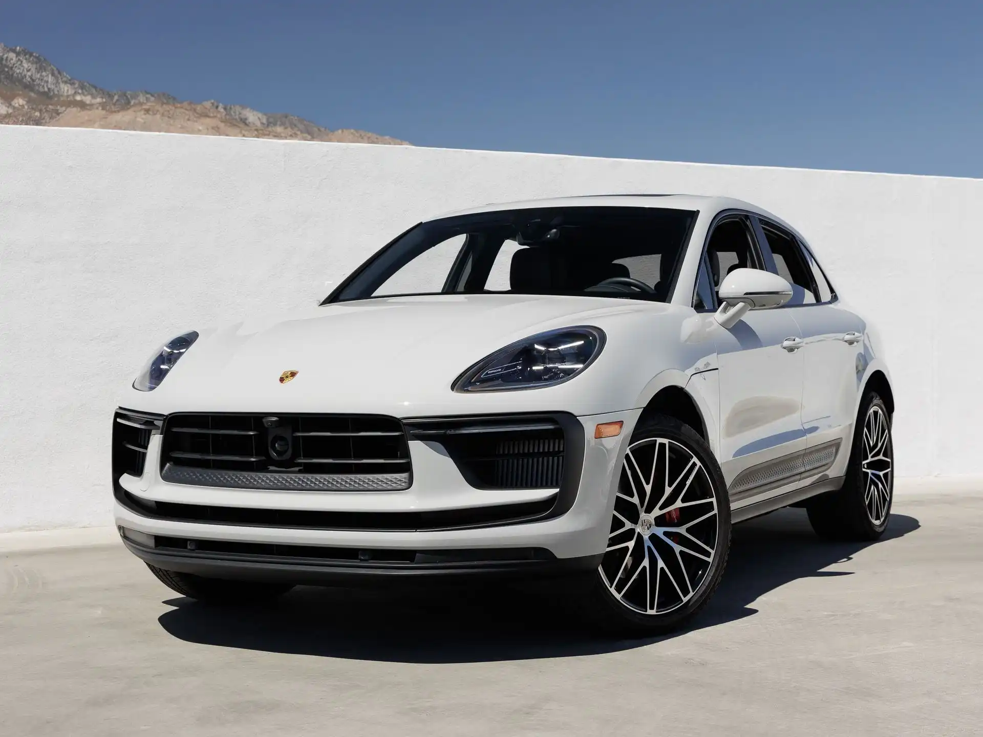 2025 Porsche Macan S's photo