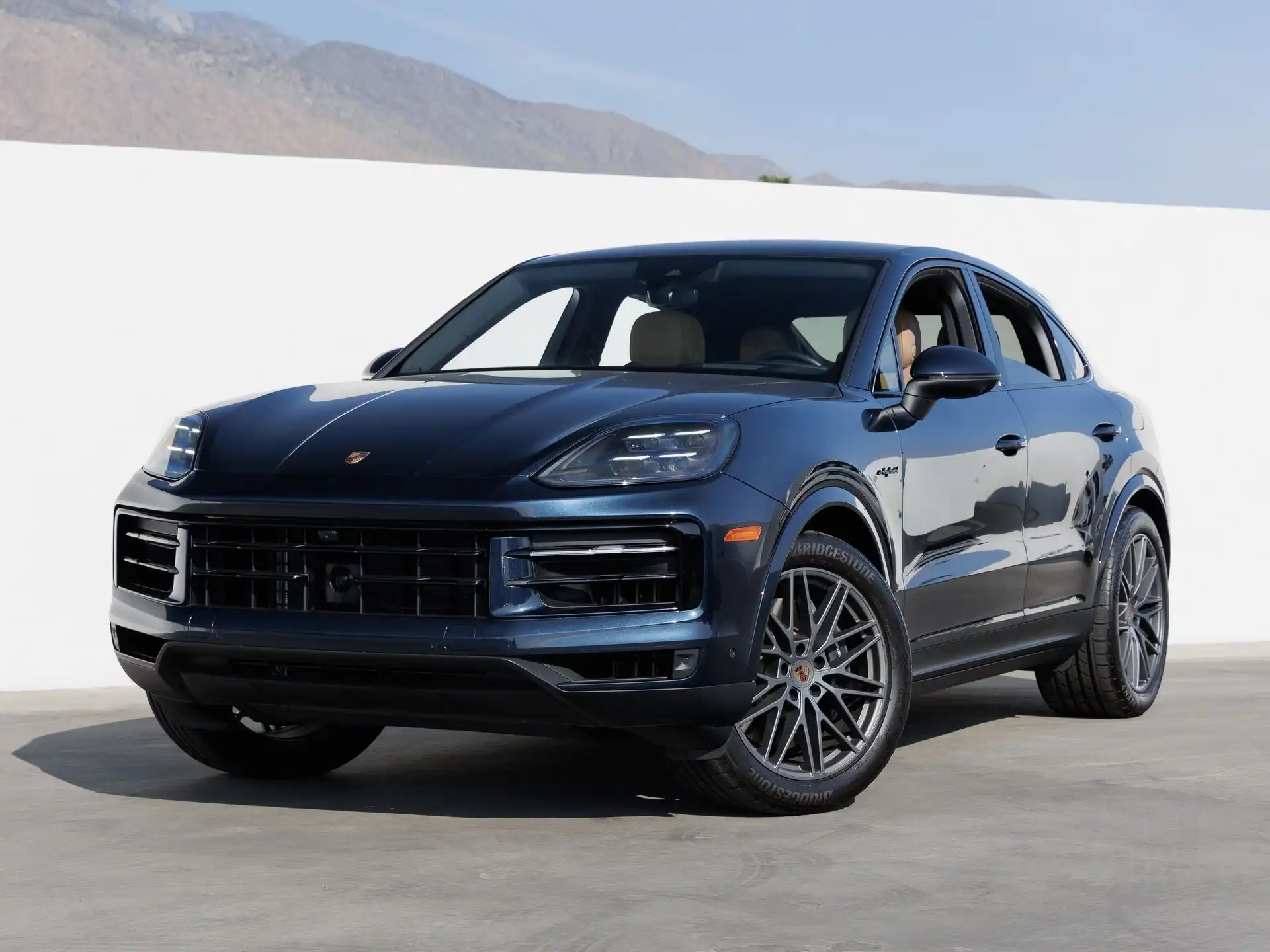 2025 Porsche Cayenne E-Hybrid's photo