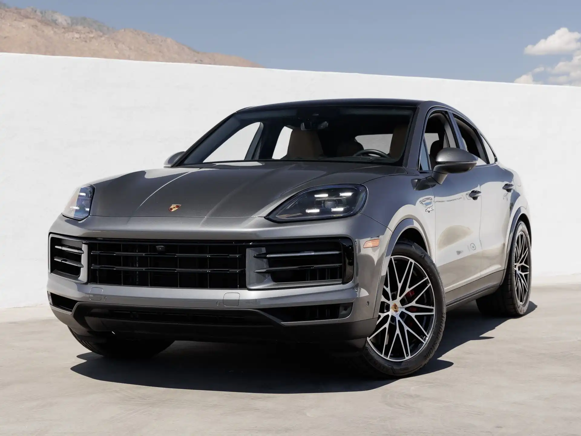 2025 Porsche Cayenne S E-Hybrid's photo