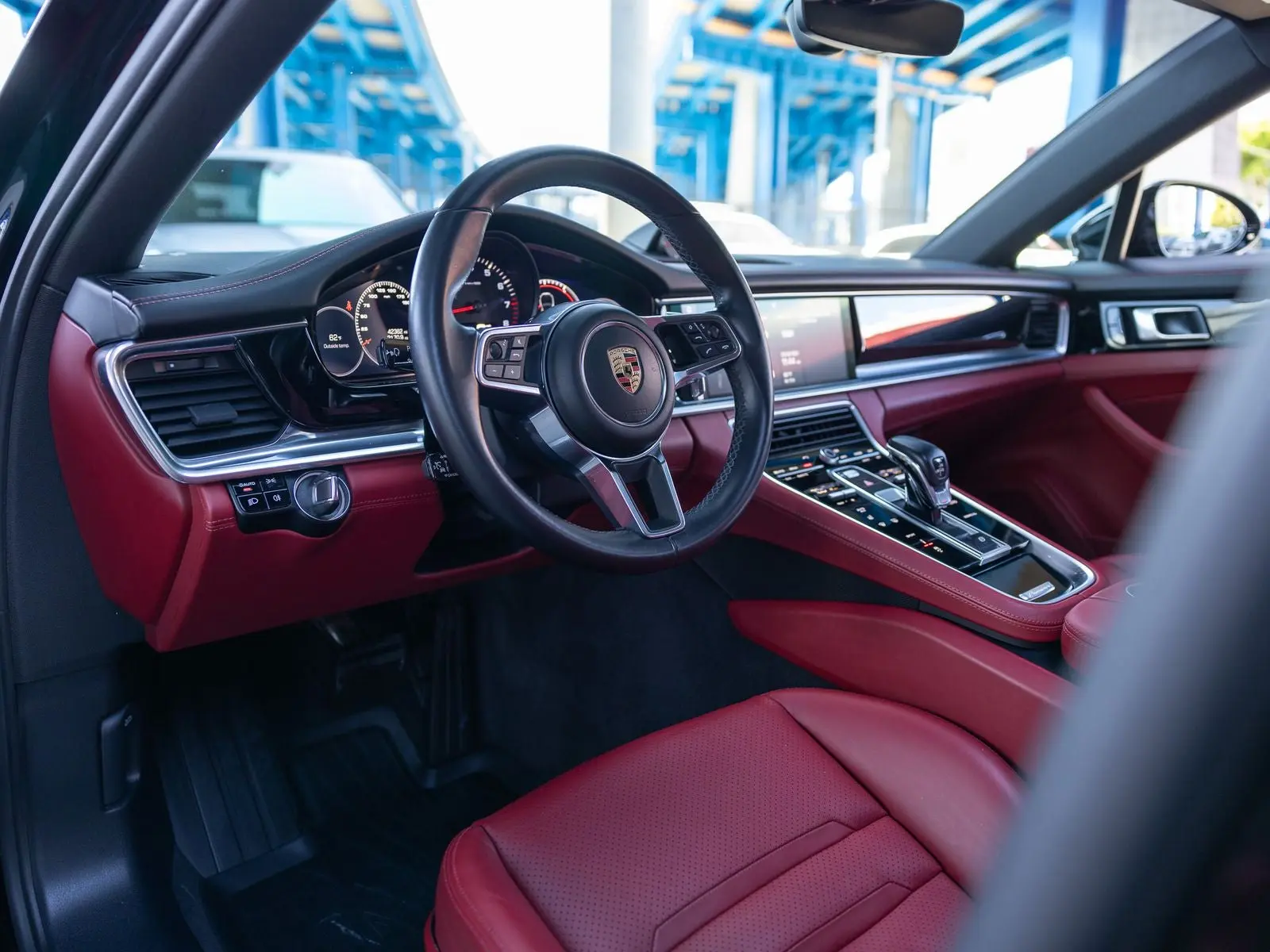 2020 Porsche Panamera 4 photo 4