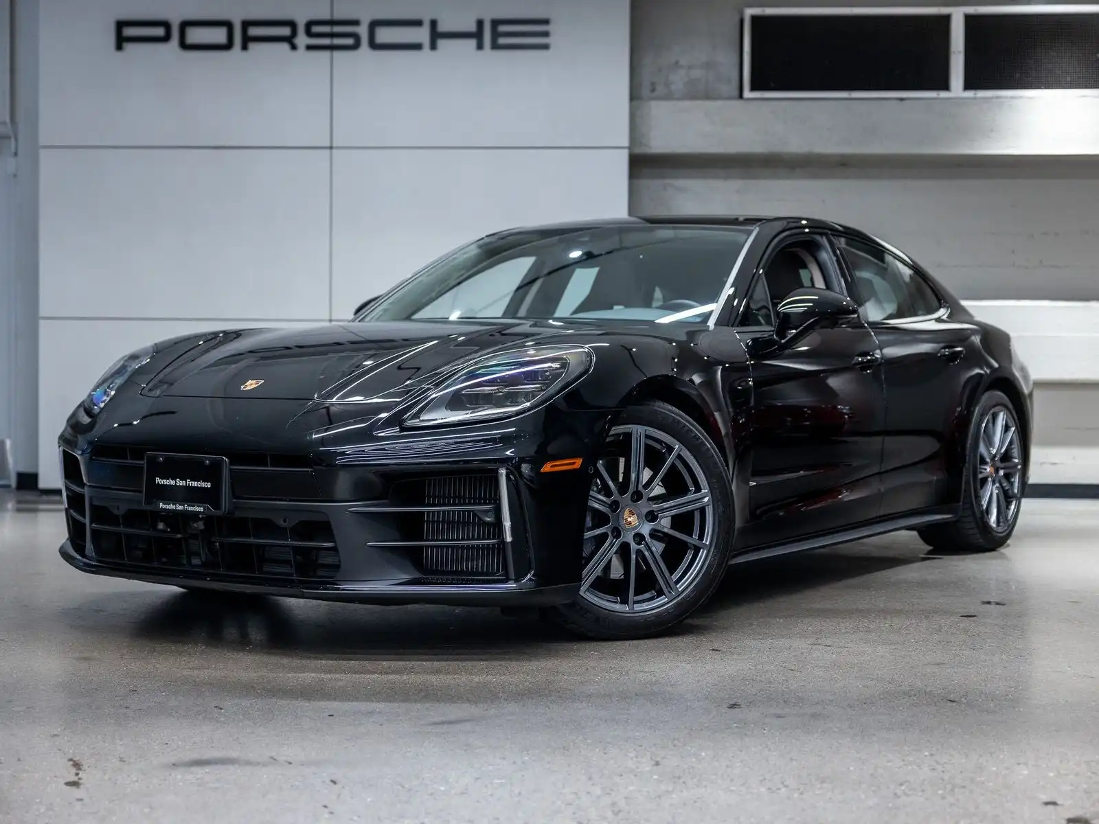 2025 Porsche Panamera 4's photo