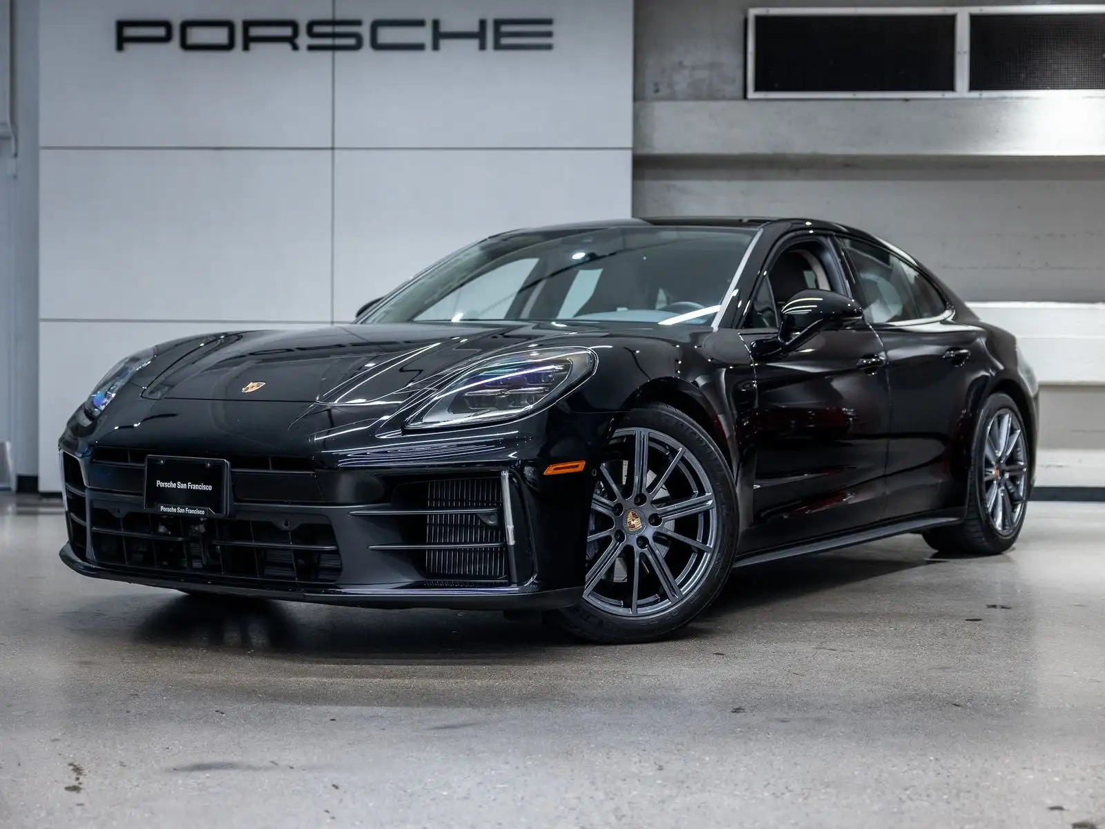 2025 Porsche Panamera 4's photo