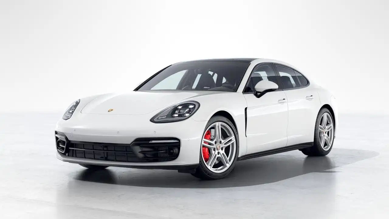 2022 Porsche Panamera 4S's photo