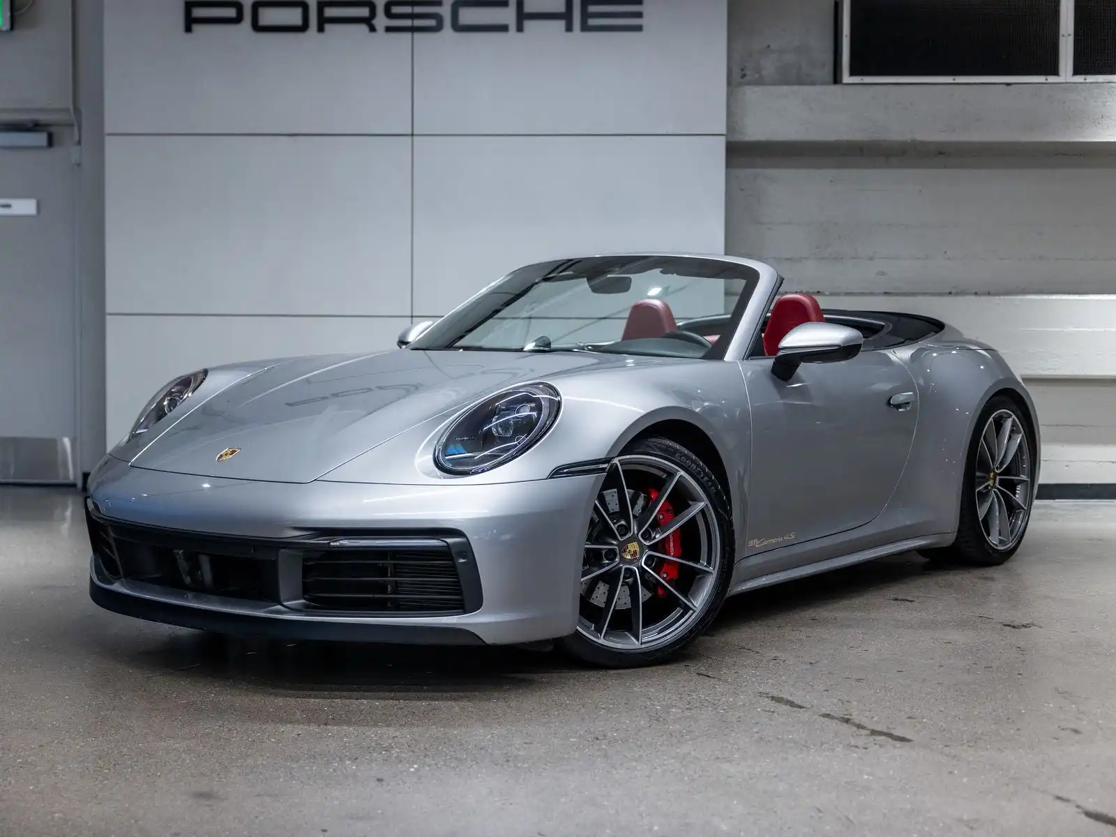 2020 Porsche 911 Carrera 4S Cabriolet's photo