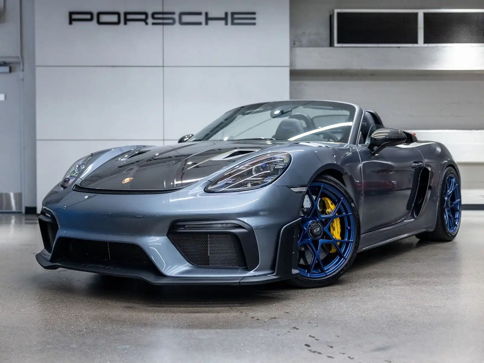 2025 Porsche 718 Spyder RS's photo