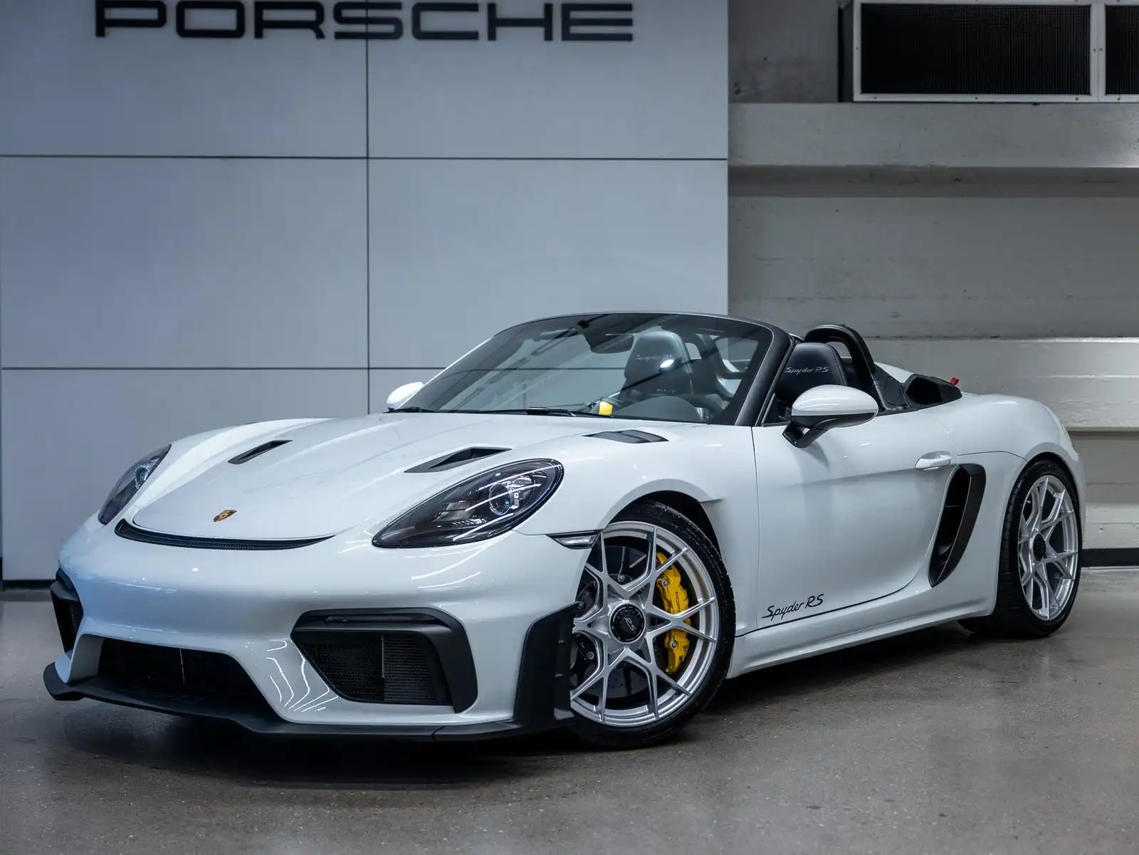 2025 Porsche 718 Spyder RS's photo