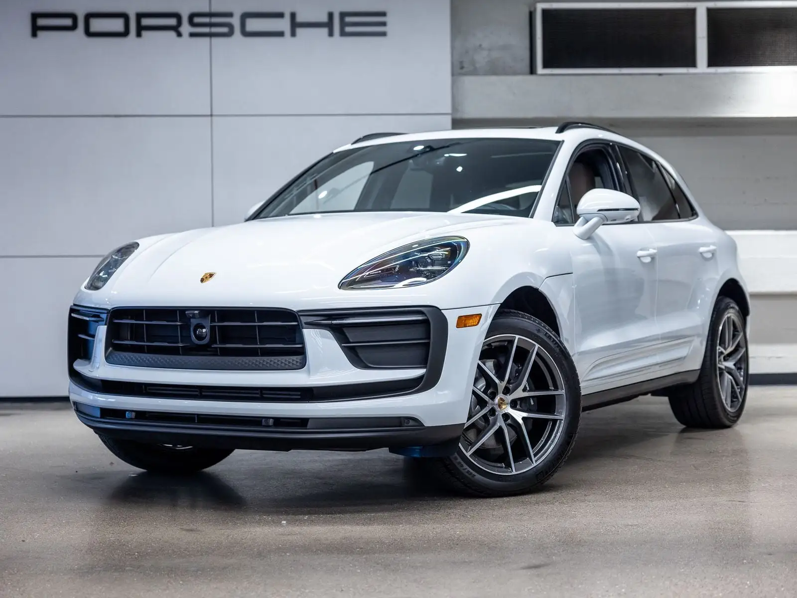 2026 Porsche Macan Base photo 1