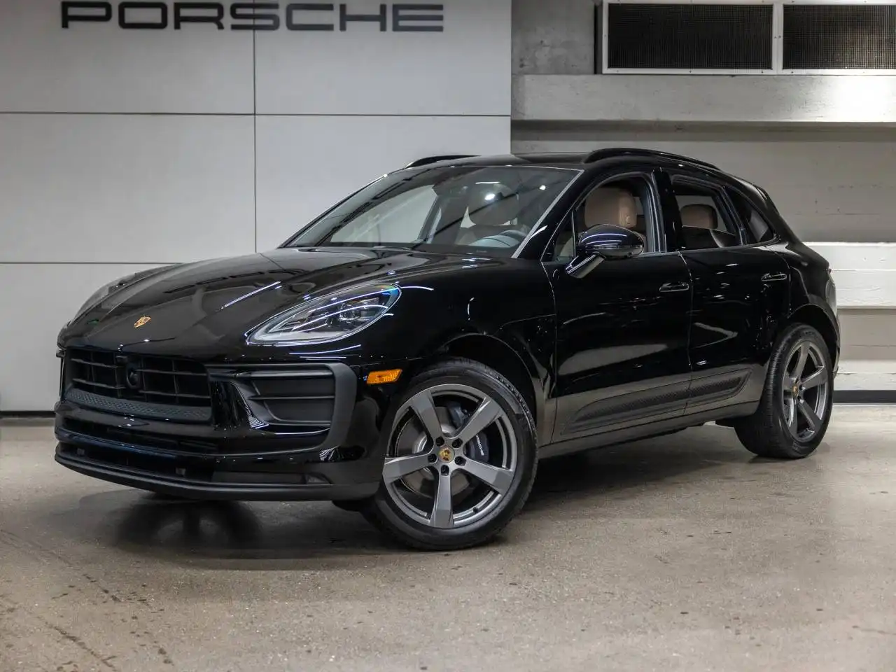 2026 Porsche Macan Base's photo