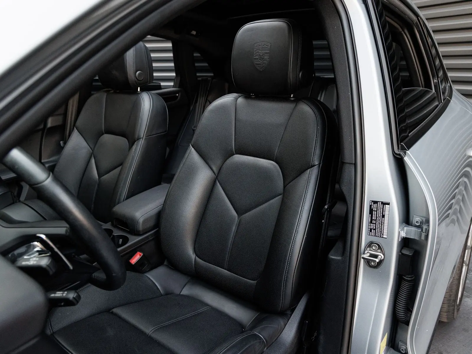 2025 Porsche Macan Base photo 5