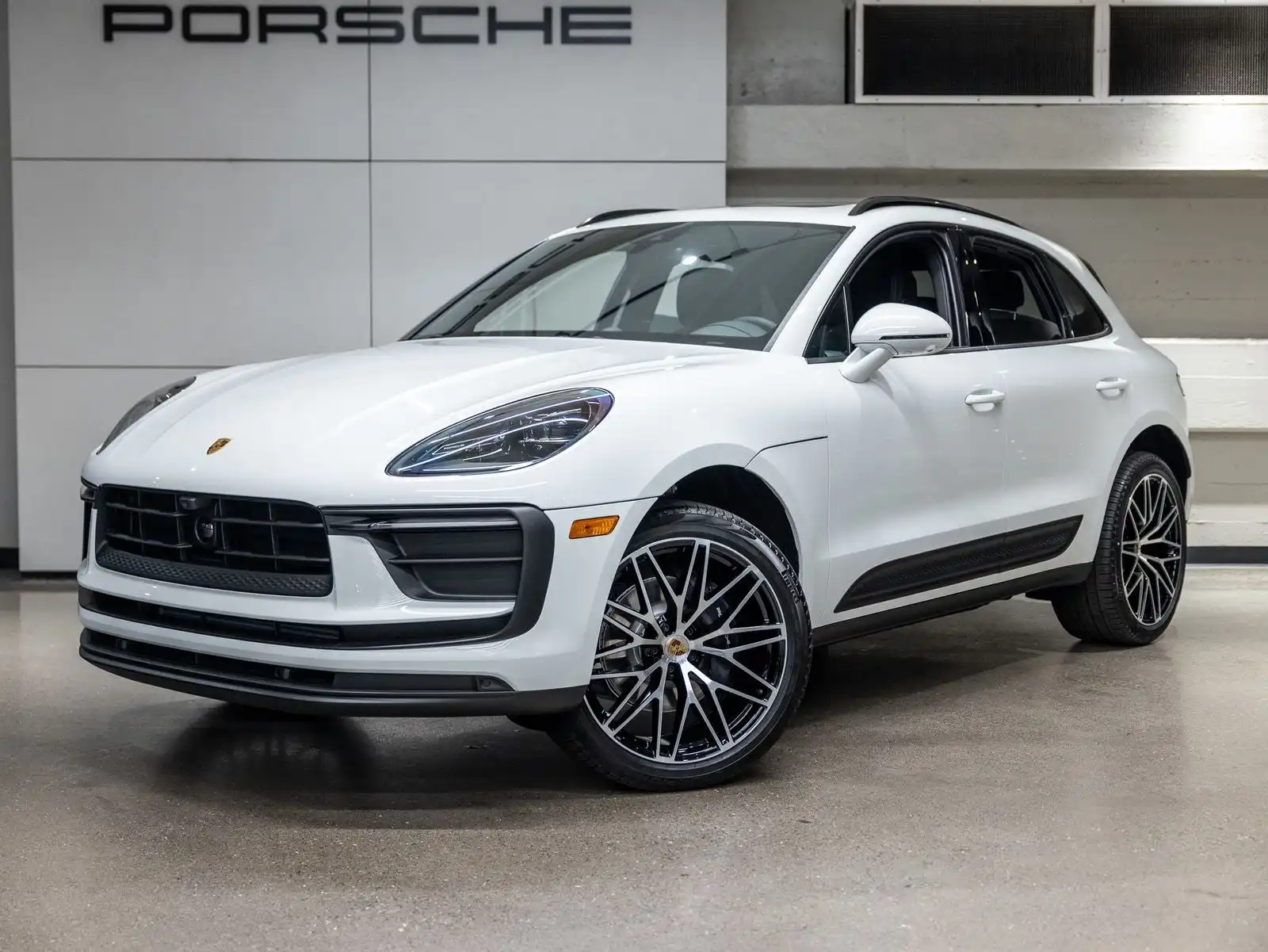 2026 Porsche Macan Base's photo