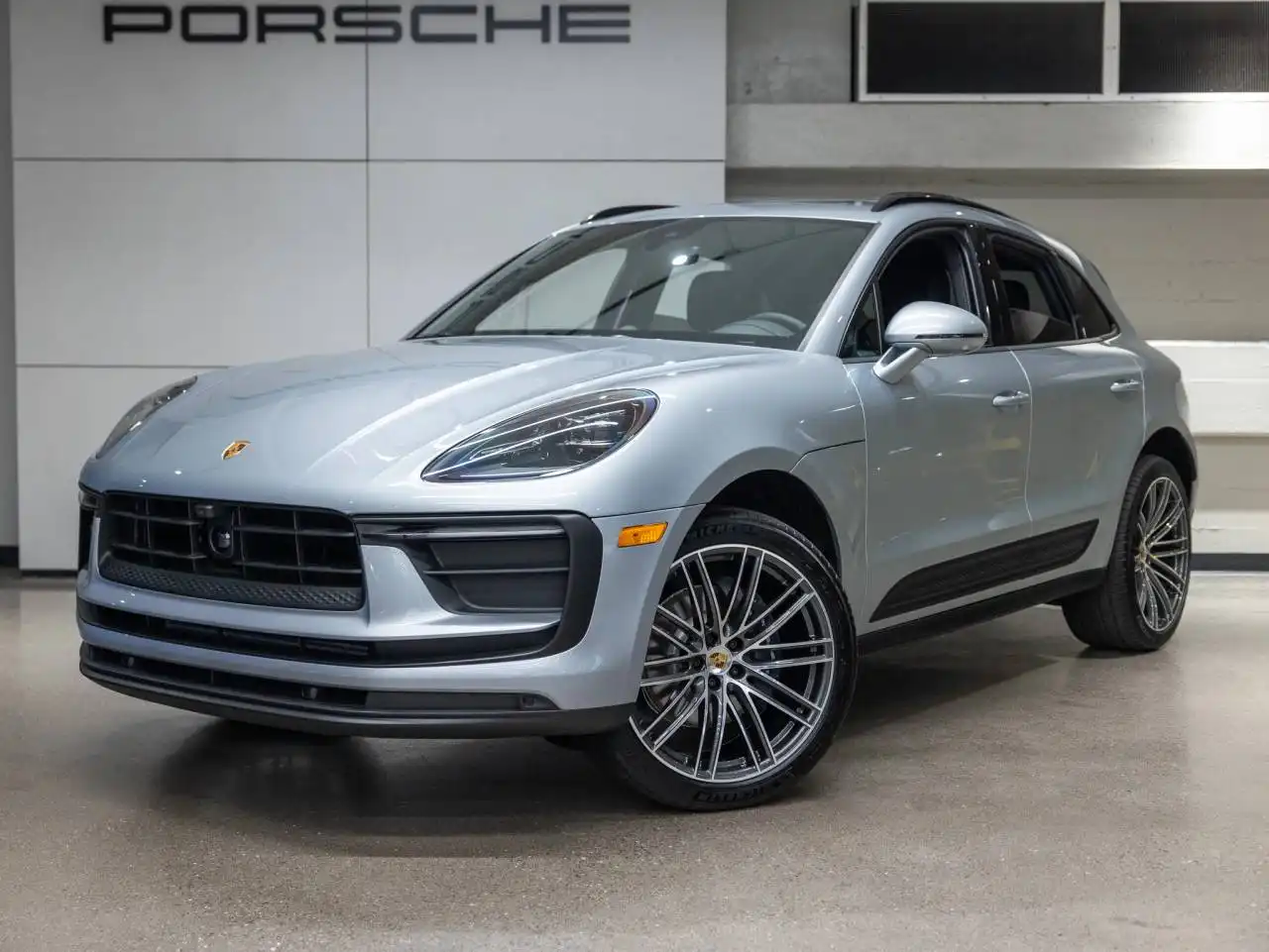 2026 Porsche Macan Base's photo