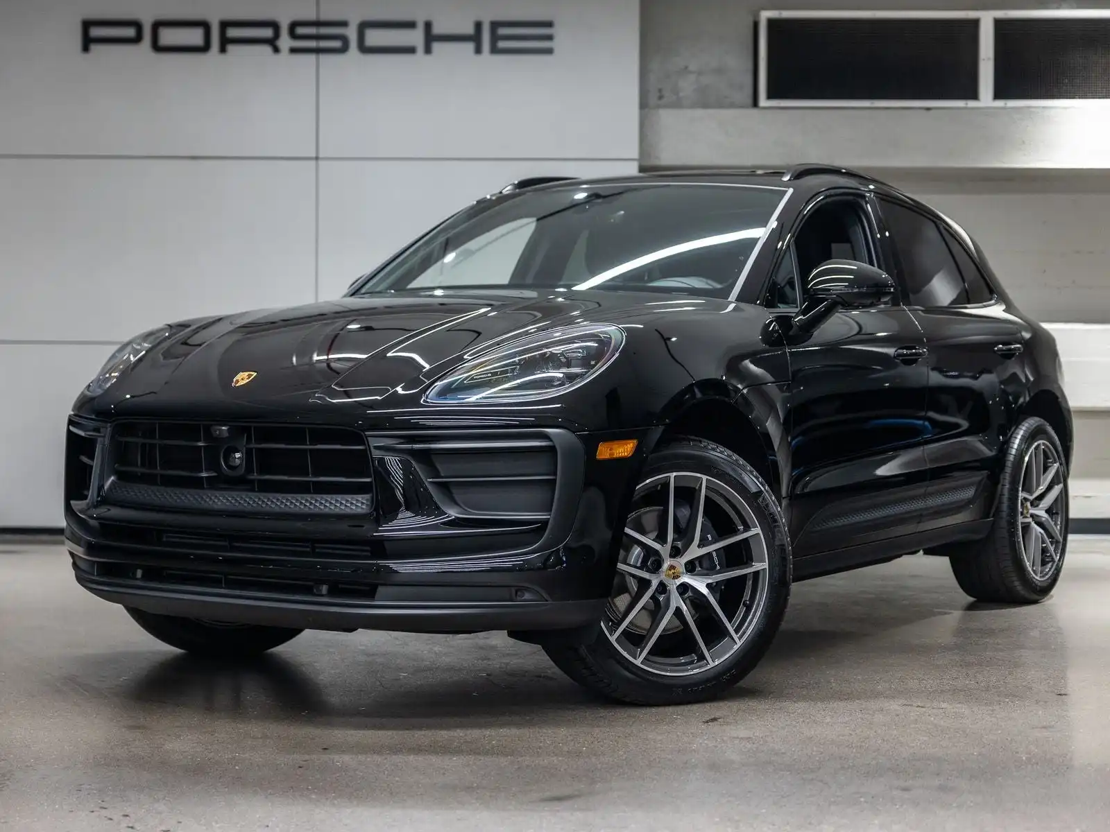2026 Porsche Macan Base's photo