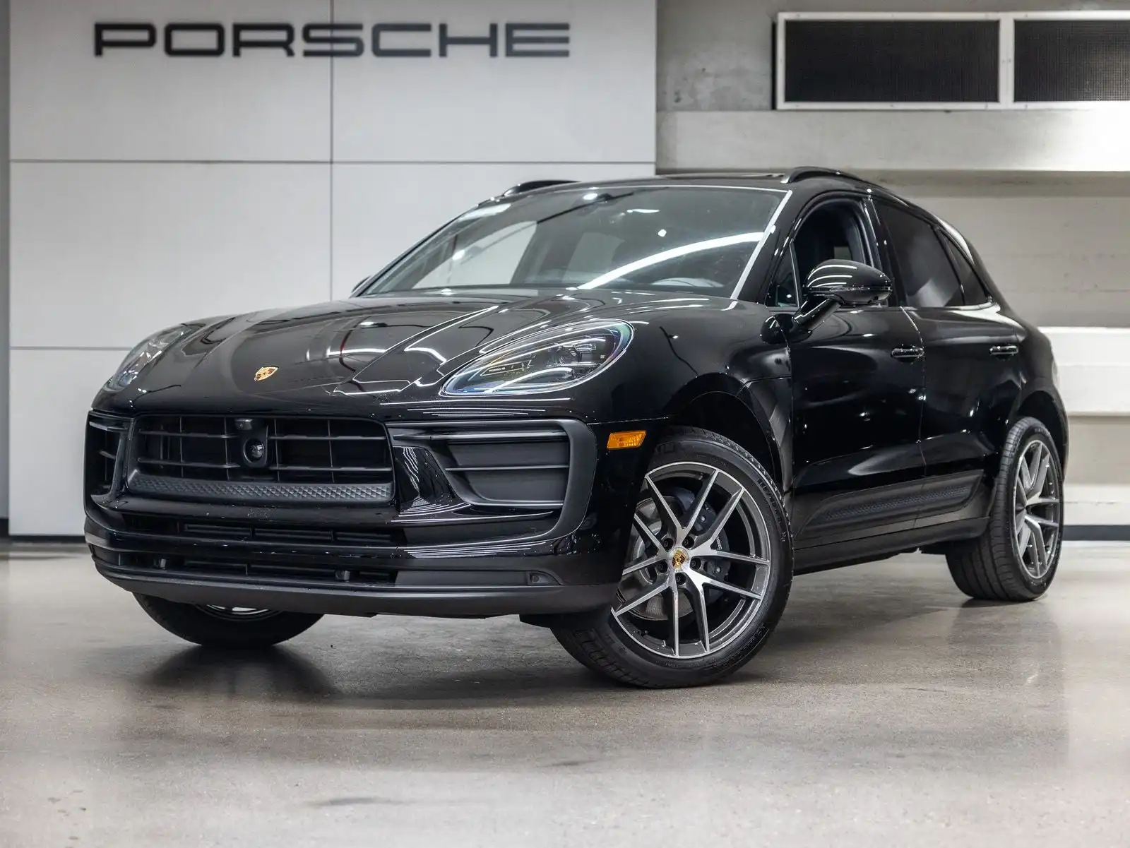 2026 Porsche Macan Base's photo
