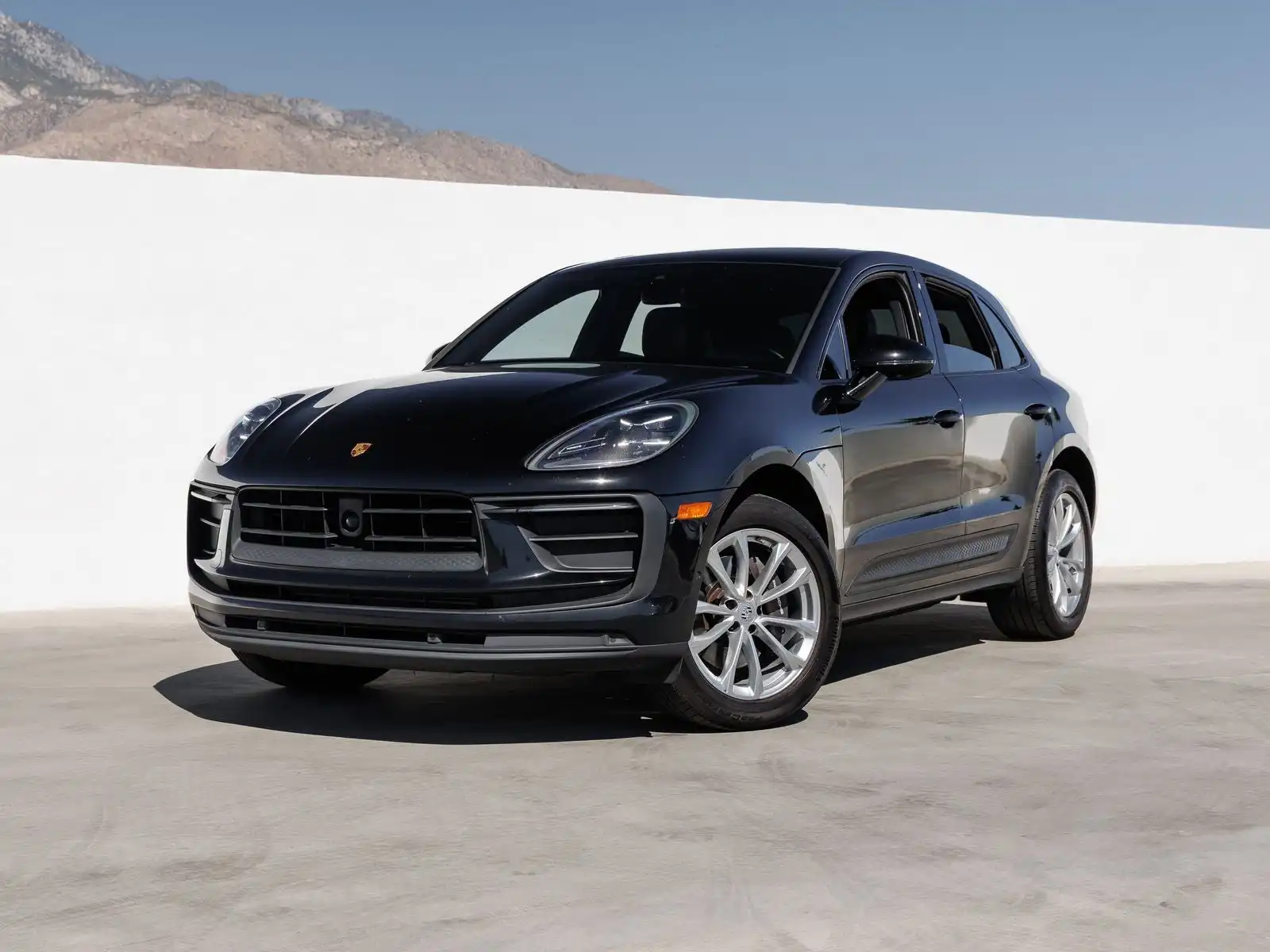 2023 Porsche Macan Base's photo