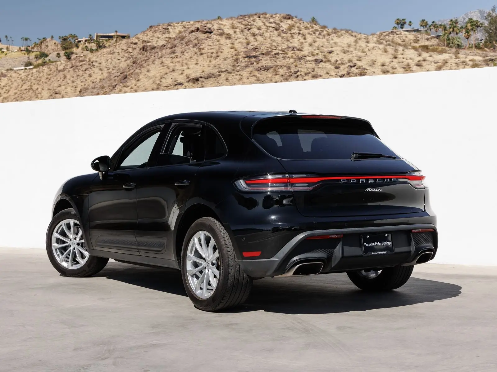 2023 Porsche Macan Base photo 3