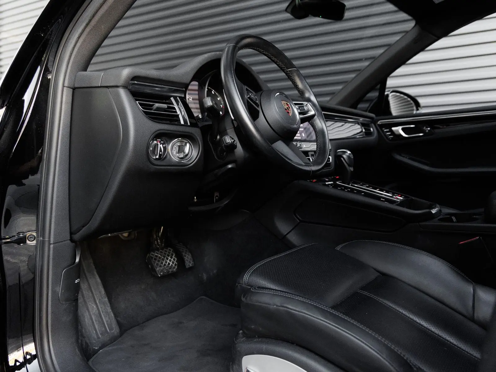 2023 Porsche Macan Base photo 4