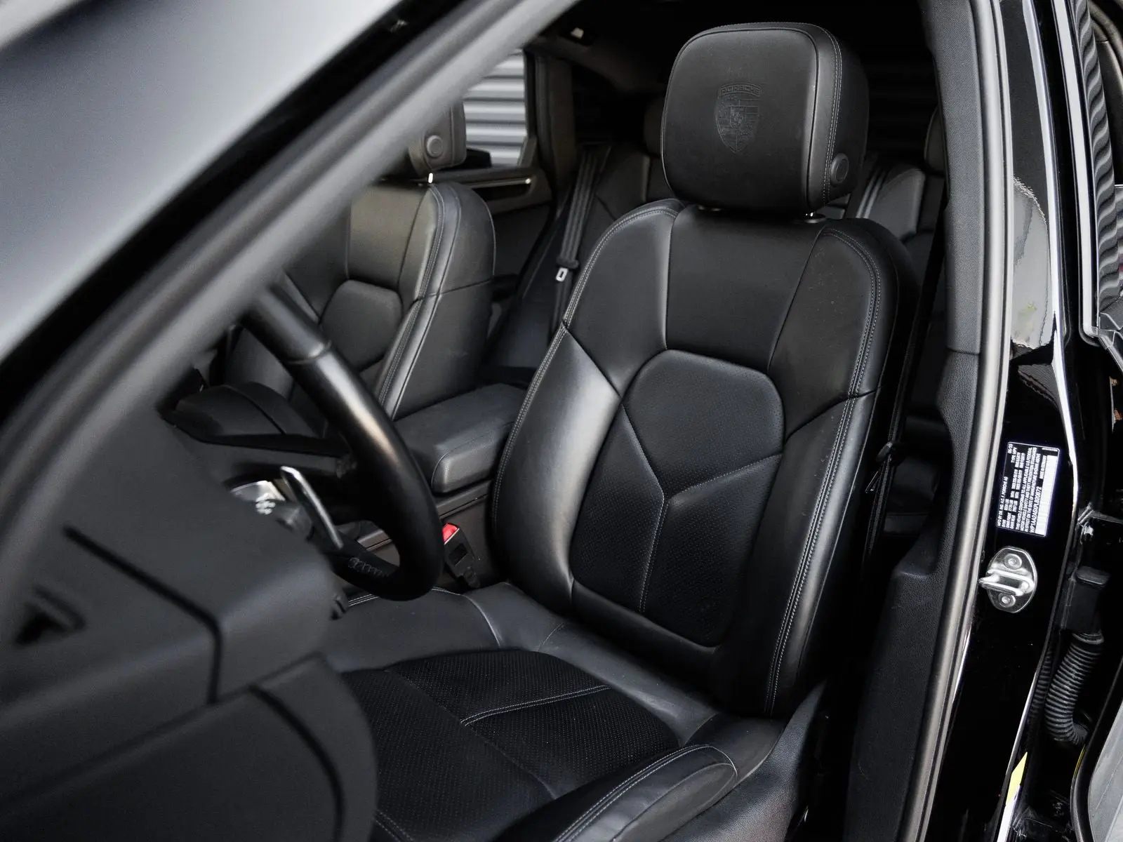 2023 Porsche Macan Base photo 5