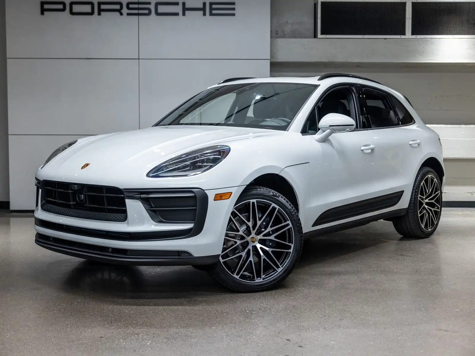 2026 Porsche Macan Base's photo