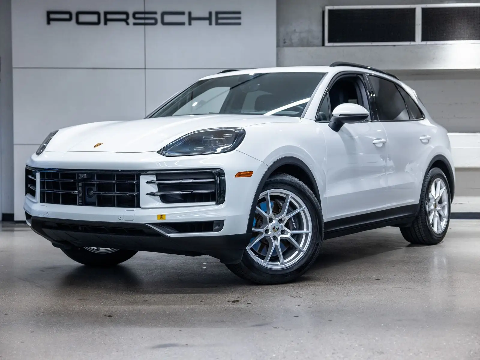 2024 Porsche Cayenne Base photo 1