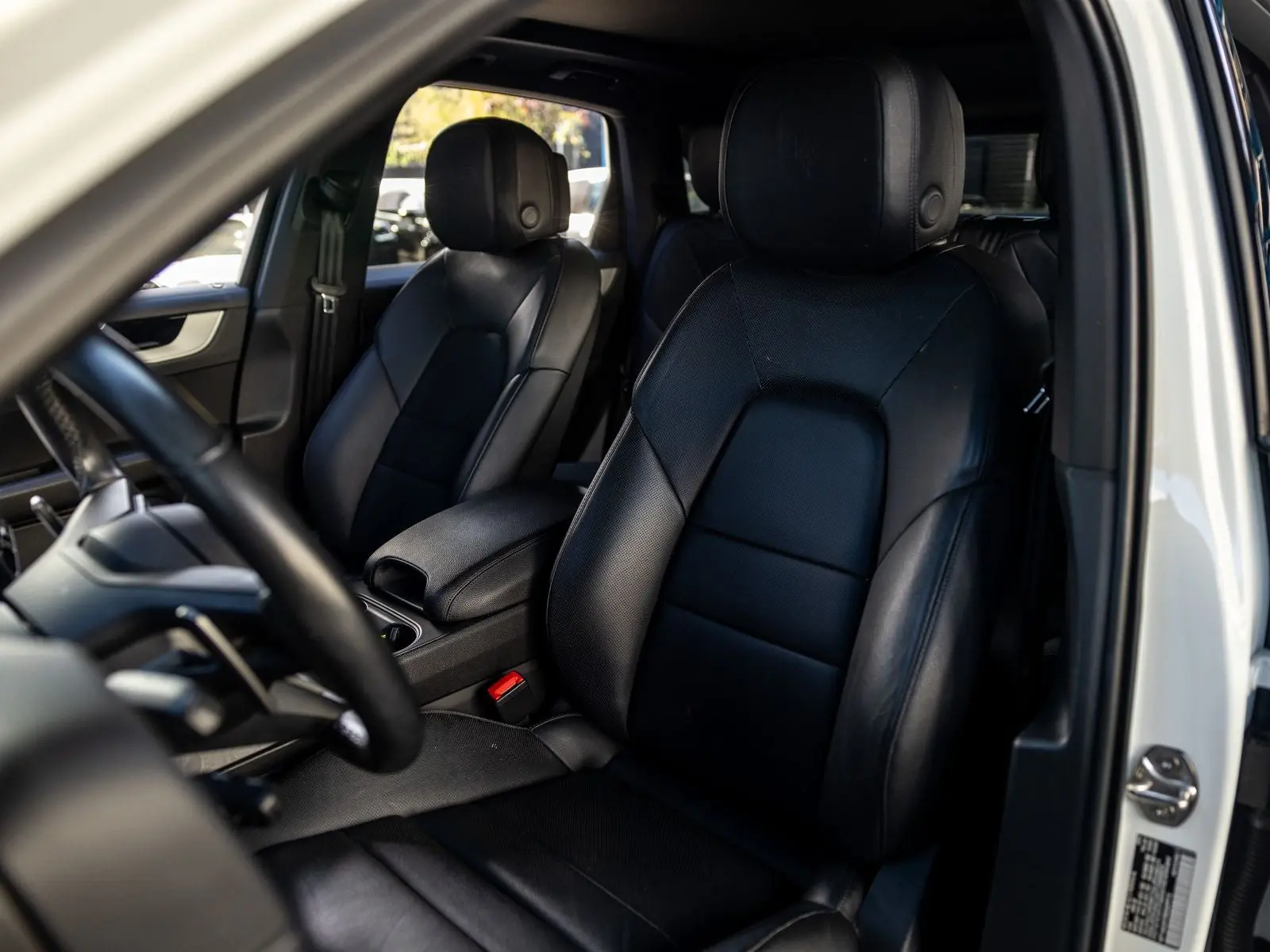 2024 Porsche Cayenne Base photo 5