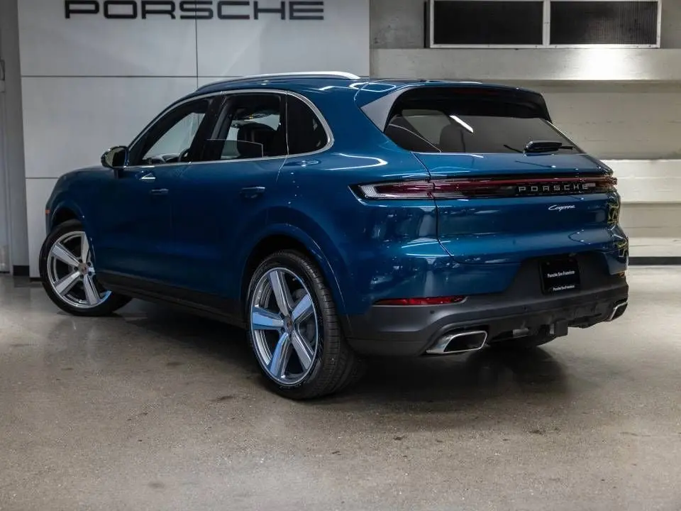 2026 Porsche Cayenne Base photo 3