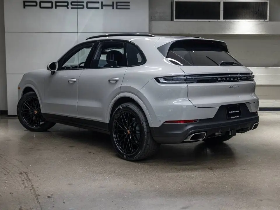 2026 Porsche Cayenne Base photo 3