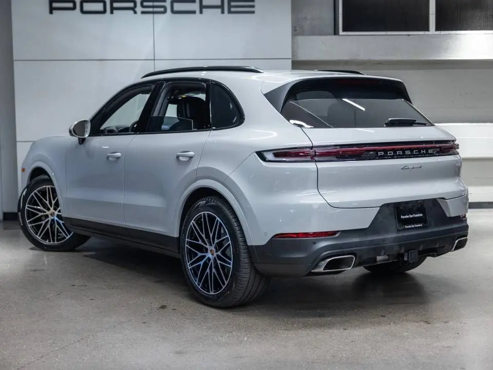 2026 Porsche Cayenne Base photo 3