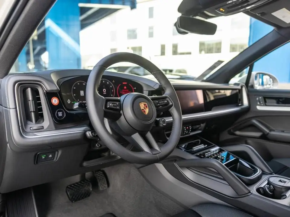 2026 Porsche Cayenne Base photo 4